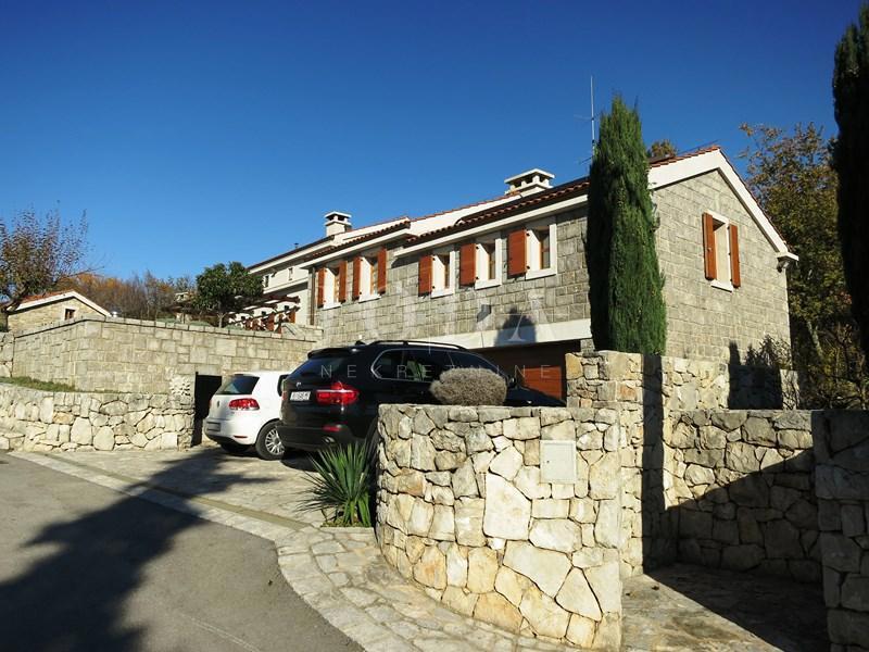 Prostrano imanje u idiličnom seoskom okruženju