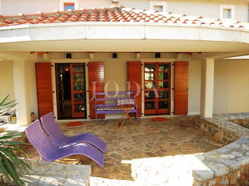 Prostrano imanje u idiličnom seoskom okruženju