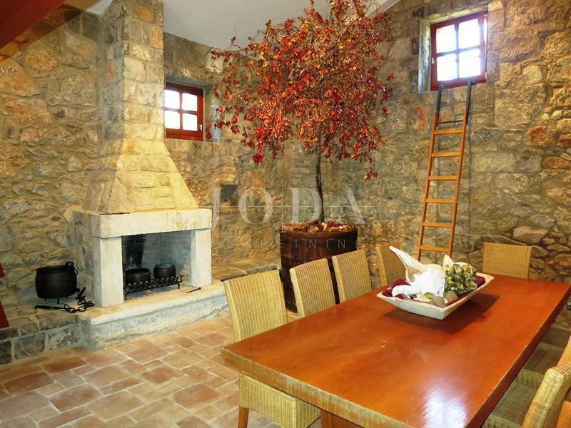 Prostrano imanje u idiličnom seoskom okruženju