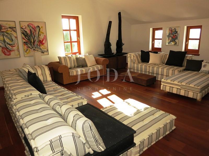 Prostrano imanje u idiličnom seoskom okruženju