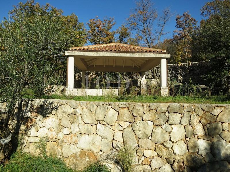 Prostrano imanje u idiličnom seoskom okruženju