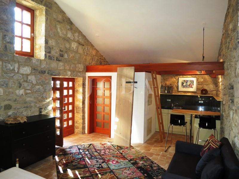 Prostrano imanje u idiličnom seoskom okruženju