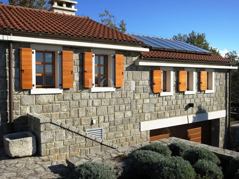 Prostrano imanje u idiličnom seoskom okruženju