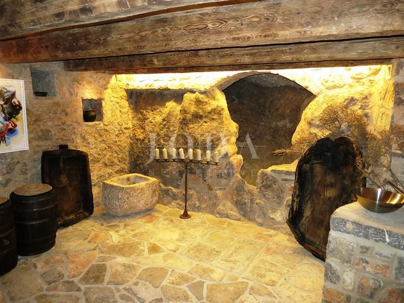 Prostrano imanje u idiličnom seoskom okruženju