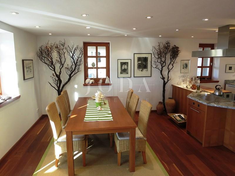 Prostrano imanje u idiličnom seoskom okruženju