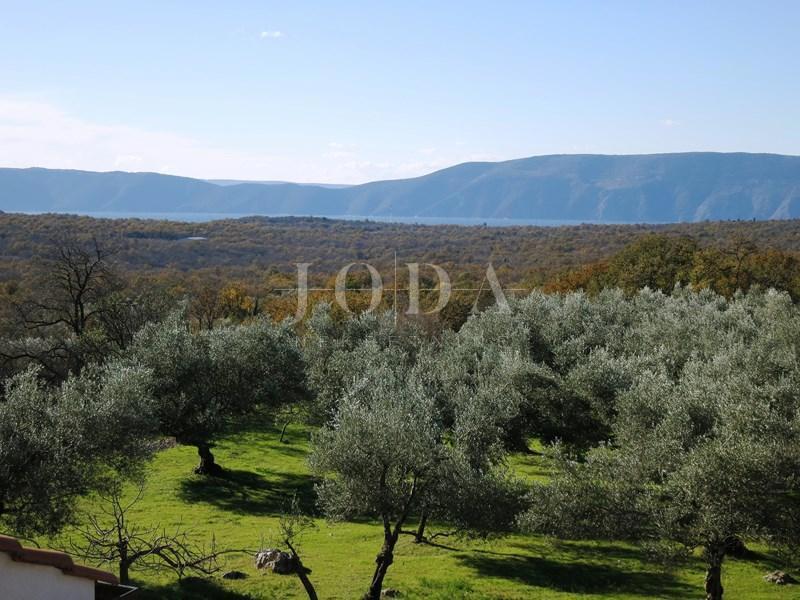 Prostrano imanje u idiličnom seoskom okruženju