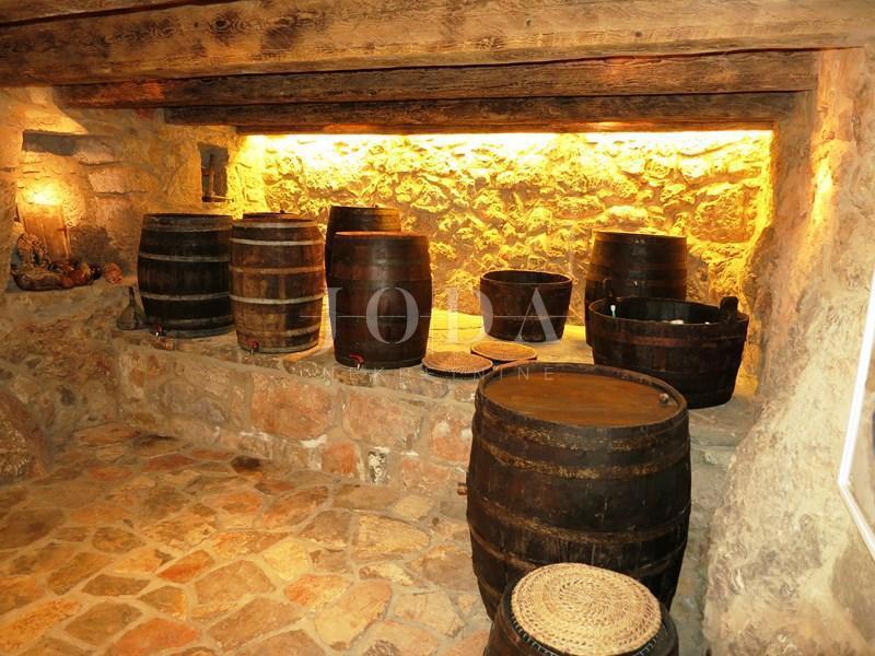 Prostrano imanje u idiličnom seoskom okruženju