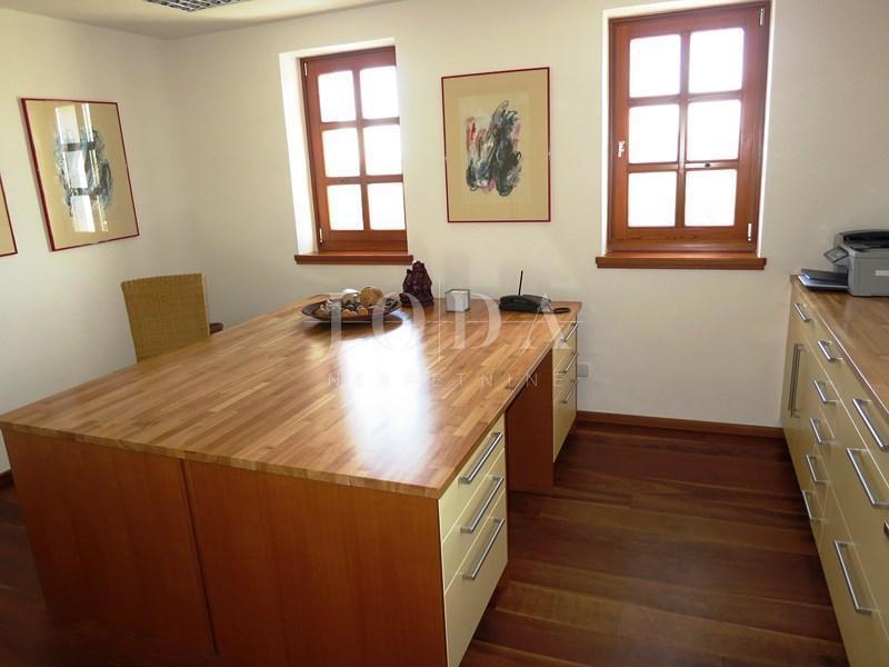 Prostrano imanje u idiličnom seoskom okruženju