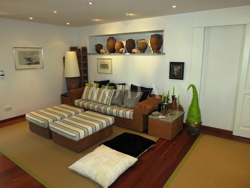 Prostrano imanje u idiličnom seoskom okruženju