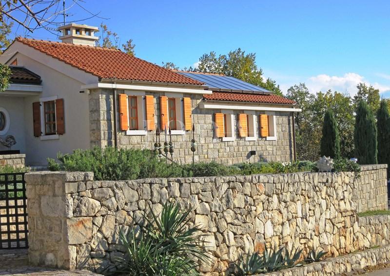 Prostrano imanje u idiličnom seoskom okruženju