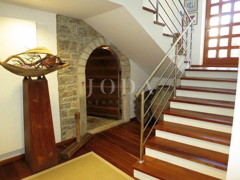 Prostrano imanje u idiličnom seoskom okruženju