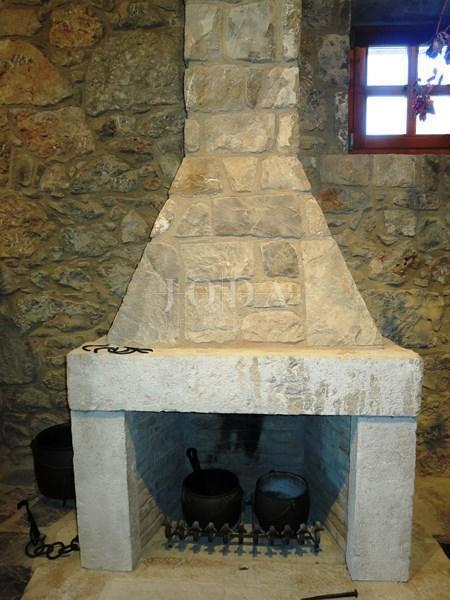 Prostrano imanje u idiličnom seoskom okruženju