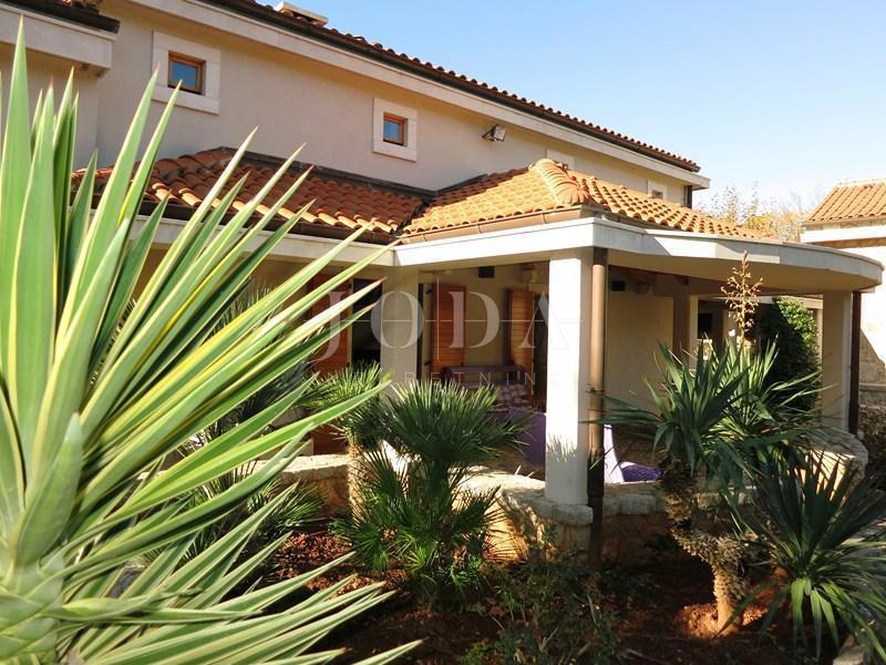 Prostrano imanje u idiličnom seoskom okruženju