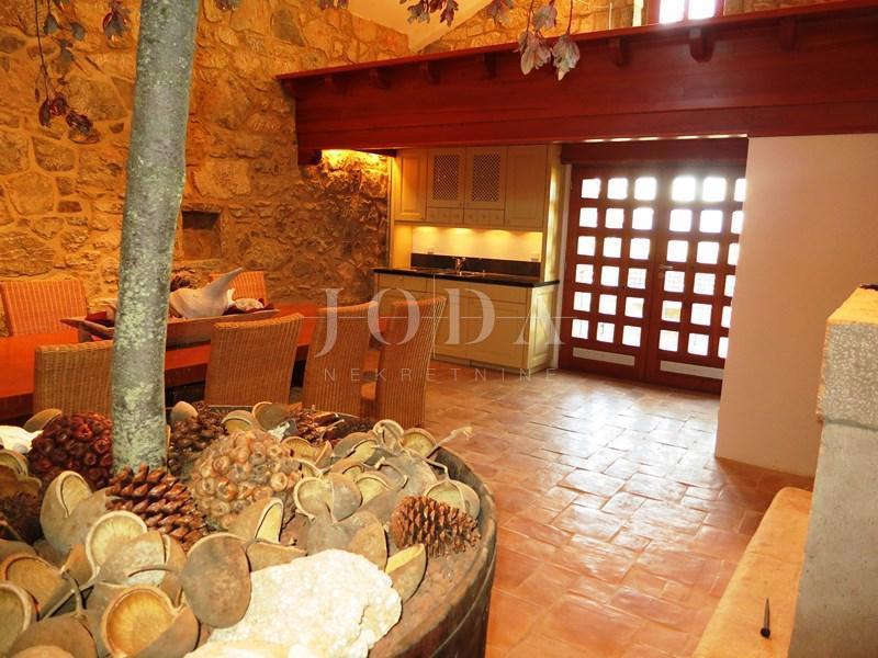 Prostrano imanje u idiličnom seoskom okruženju