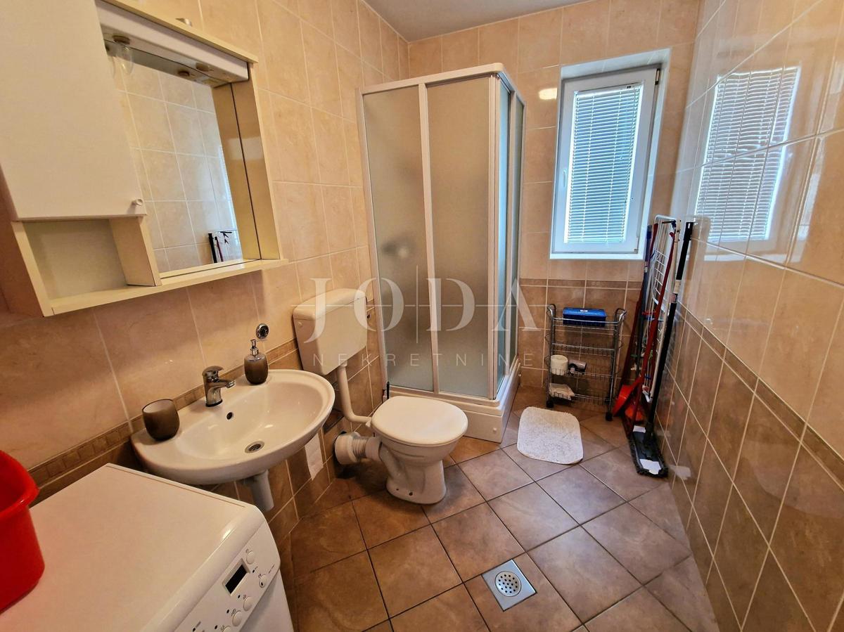 Klimno, apartma v pritličju na mirni lokaciji