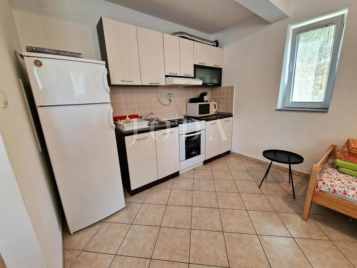 Klimno, apartma v pritličju na mirni lokaciji