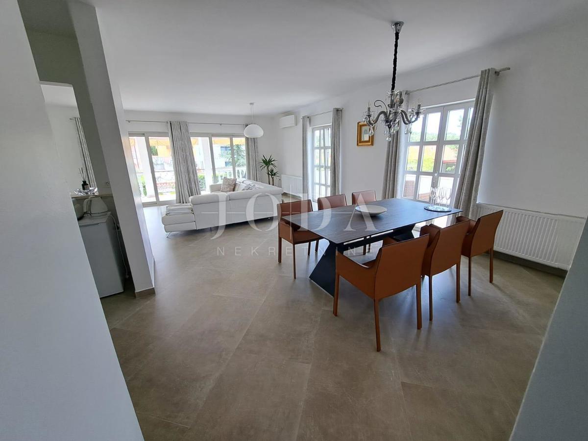 Otok Krk - Malinska, luksuzna vila z devetimi apartmaji