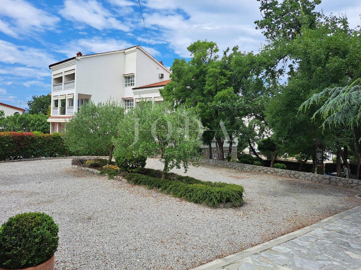 Otok Krk - Malinska, luksuzna vila z devetimi apartmaji