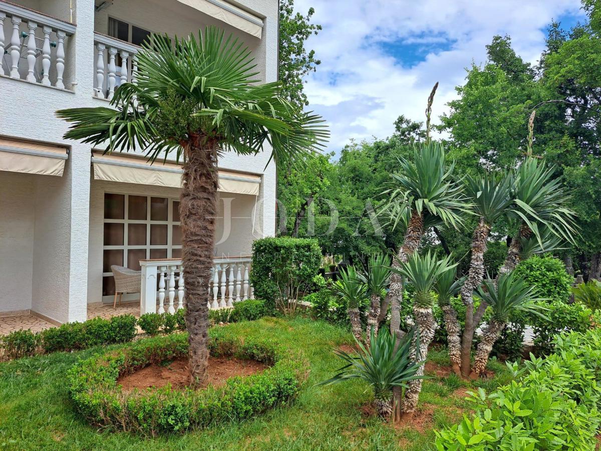Otok Krk - Malinska, luksuzna vila z devetimi apartmaji