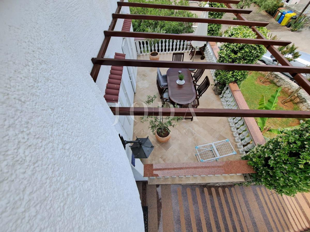 Otok Krk - Malinska, luksuzna vila z devetimi apartmaji