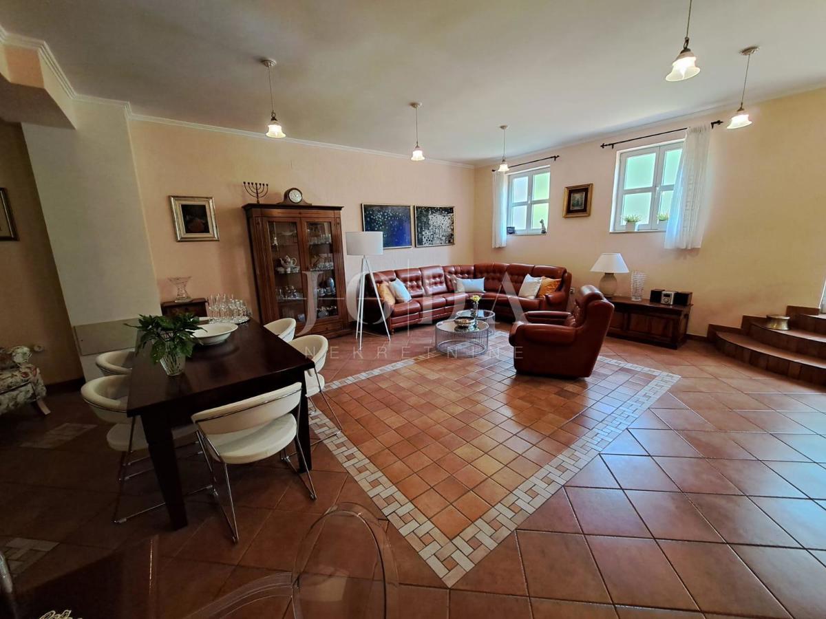 Otok Krk - Malinska, luksuzna vila z devetimi apartmaji
