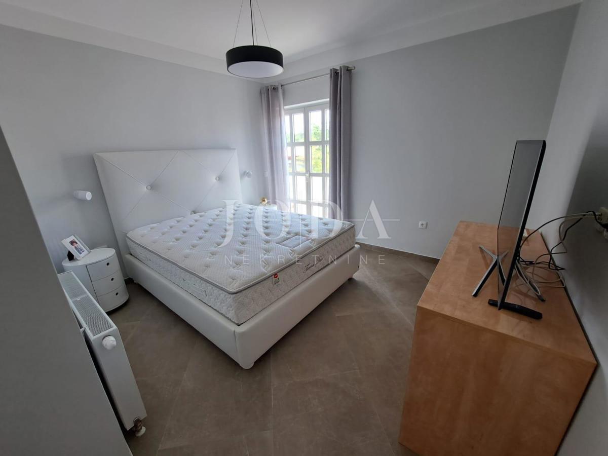 Otok Krk - Malinska, luksuzna vila z devetimi apartmaji