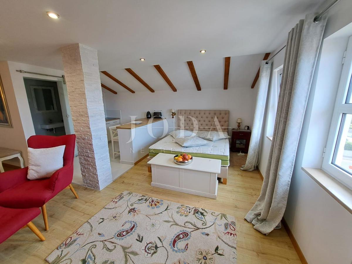 Otok Krk - Malinska, luksuzna vila z devetimi apartmaji