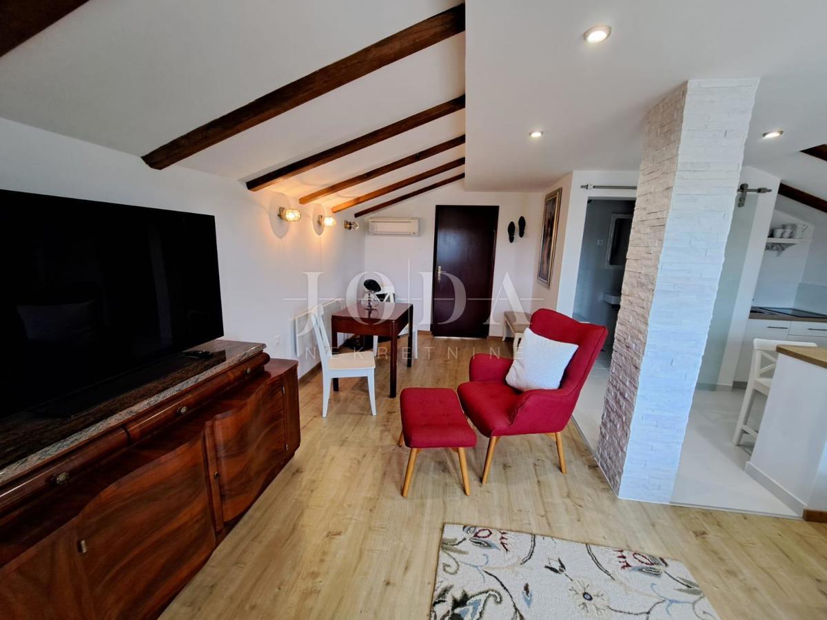 Otok Krk - Malinska, luksuzna vila z devetimi apartmaji