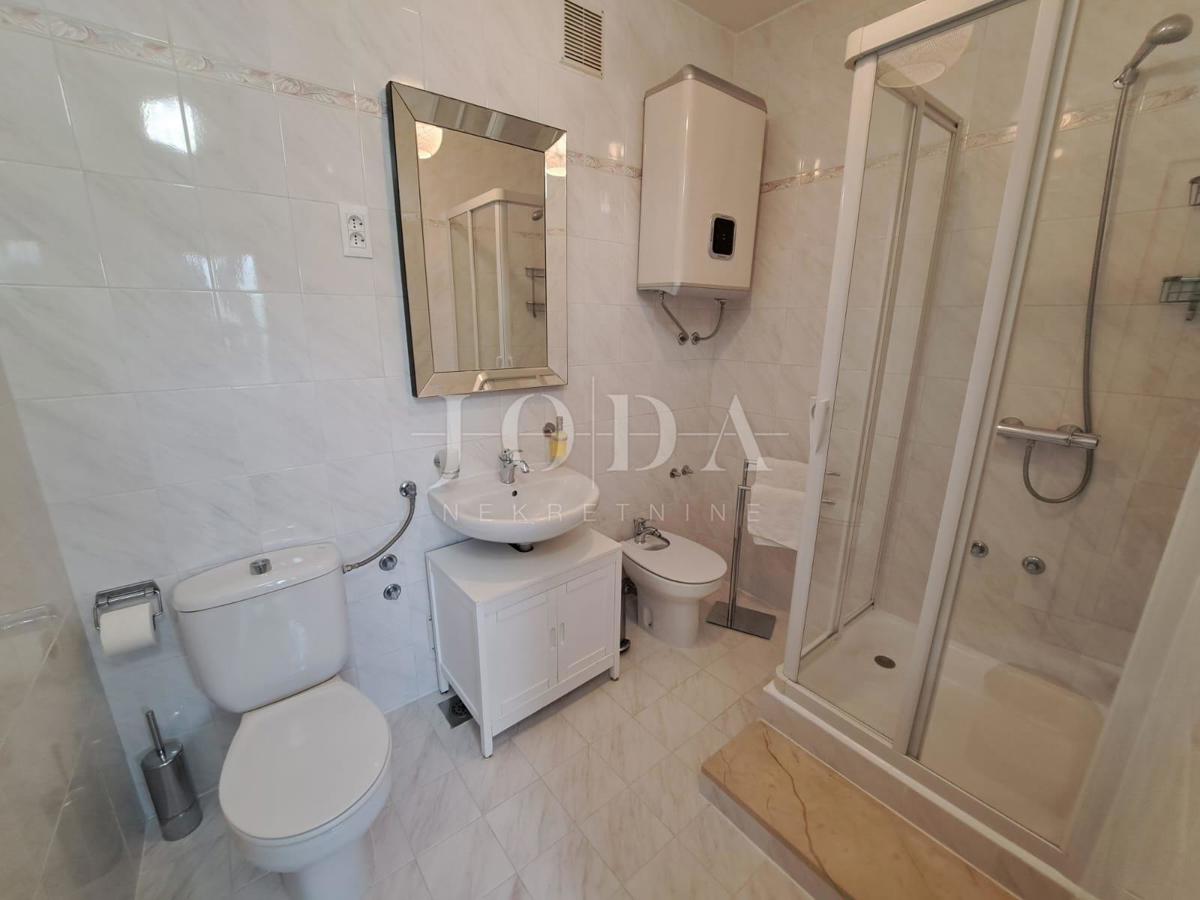 Otok Krk - Malinska, luksuzna vila z devetimi apartmaji