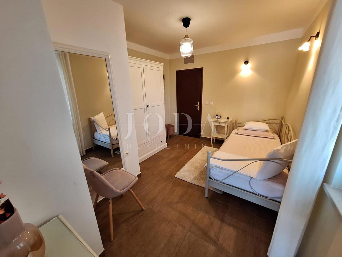 Otok Krk - Malinska, luksuzna vila z devetimi apartmaji