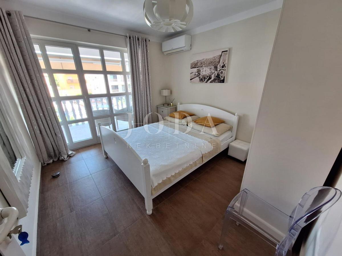 Otok Krk - Malinska, luksuzna vila z devetimi apartmaji