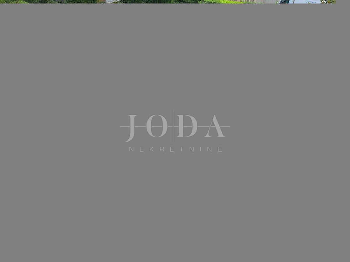 Otok Krk - Malinska, luksuzna vila z devetimi apartmaji