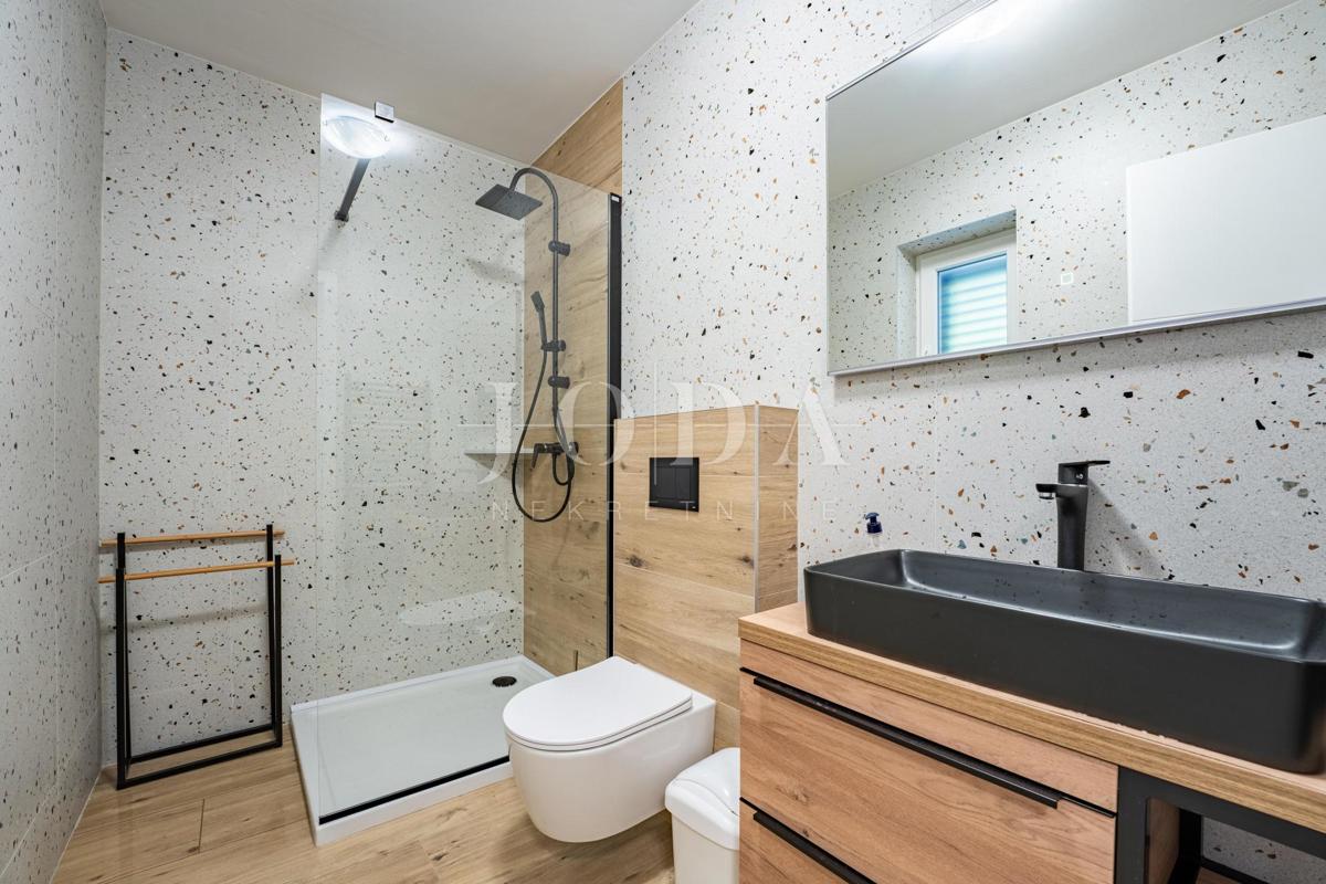 Krk, Dobrinj, kuća mediteranskog stila s grijanim bazenom