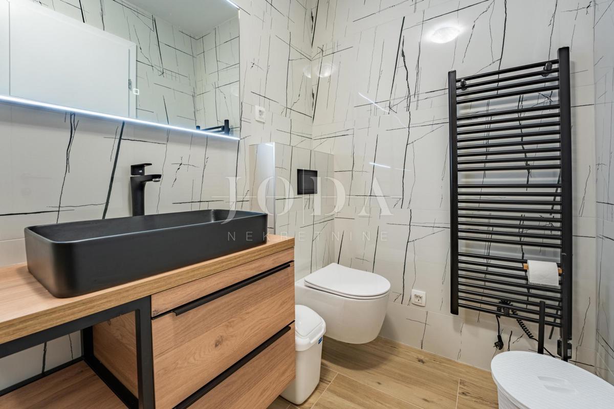 Krk, Dobrinj, kuća mediteranskog stila s grijanim bazenom