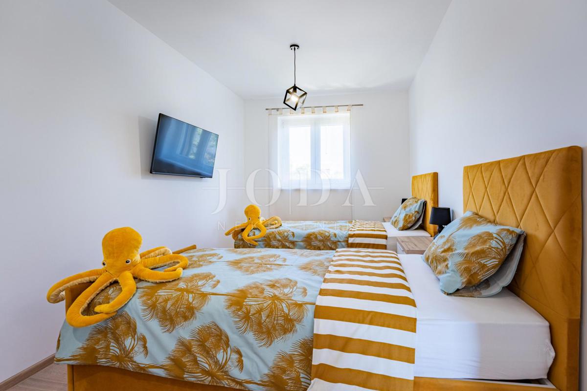 Krk, Dobrinj, kuća mediteranskog stila s grijanim bazenom