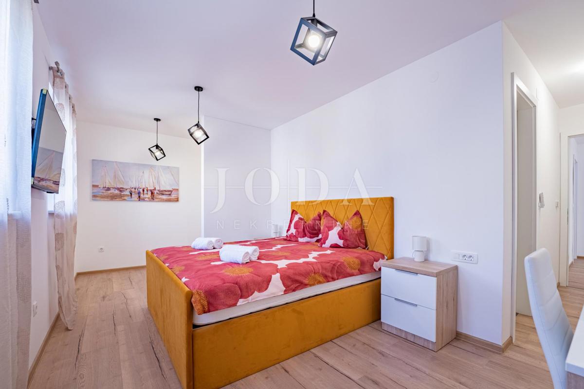 Krk, Dobrinj, kuća mediteranskog stila s grijanim bazenom