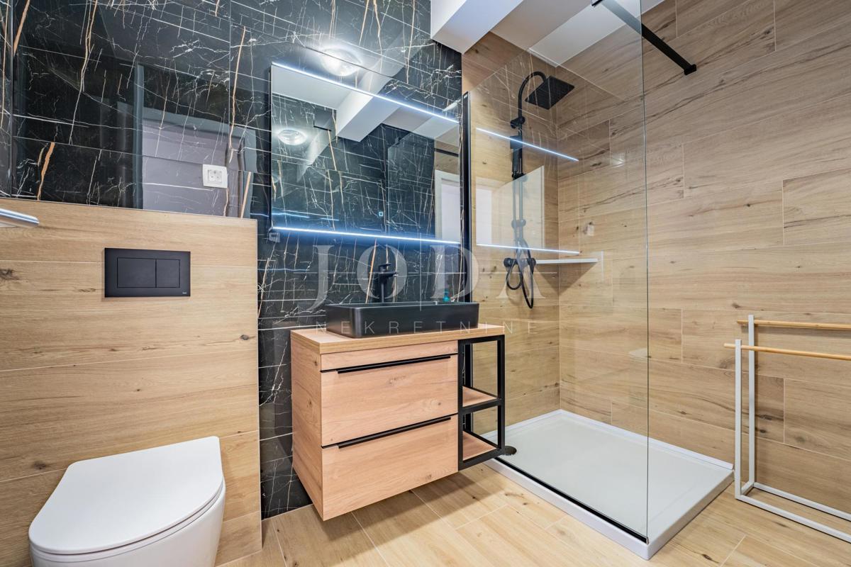 Krk, Dobrinj, kuća mediteranskog stila s grijanim bazenom