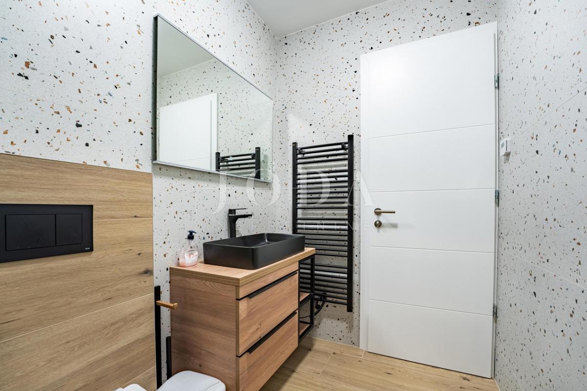 Krk, Dobrinj, kuća mediteranskog stila s grijanim bazenom