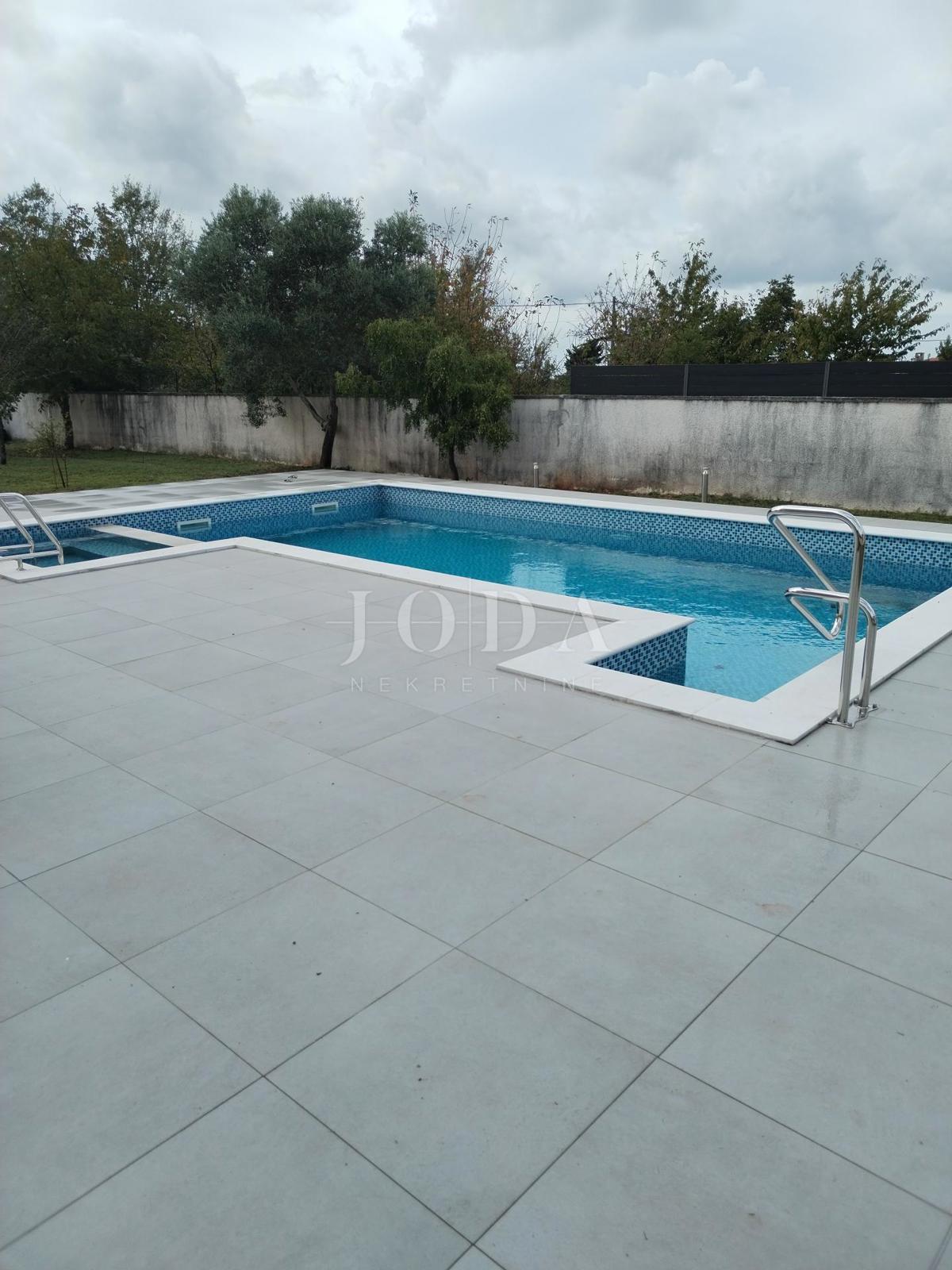 Hiša Svetvinčenat, 200m2