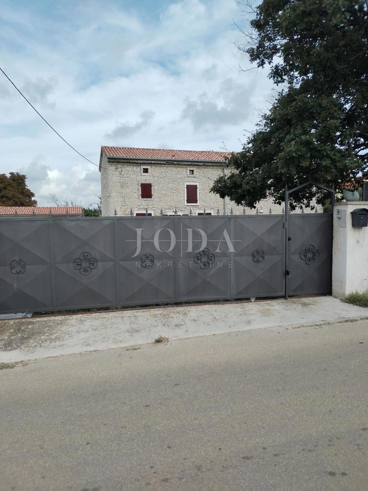 Hiša Svetvinčenat, 200m2