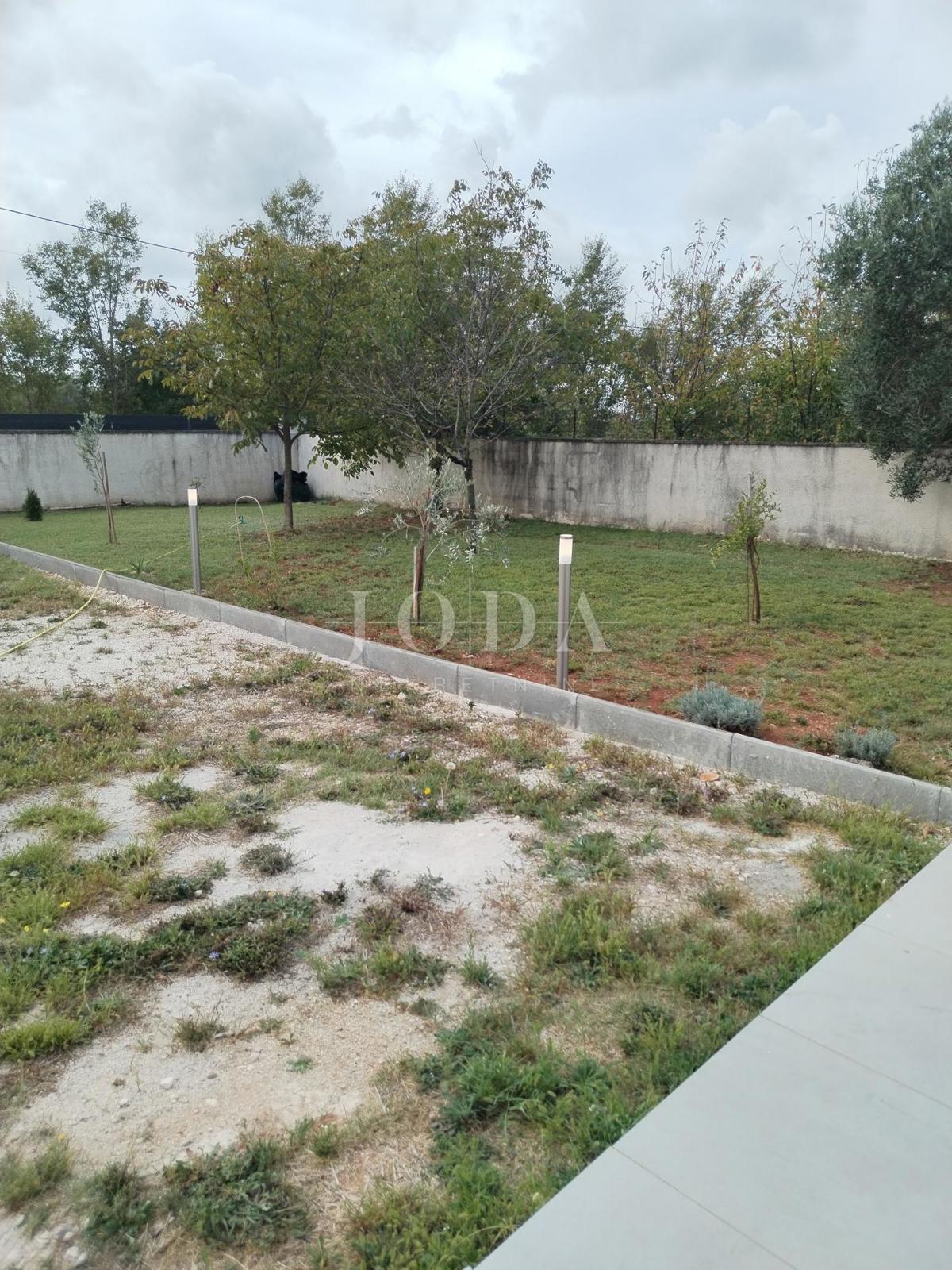 Hiša Svetvinčenat, 200m2