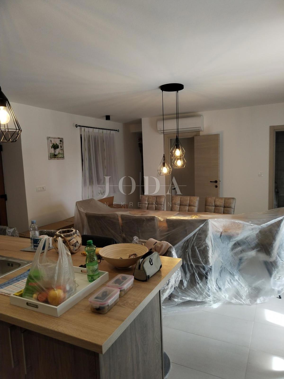 Hiša Svetvinčenat, 200m2