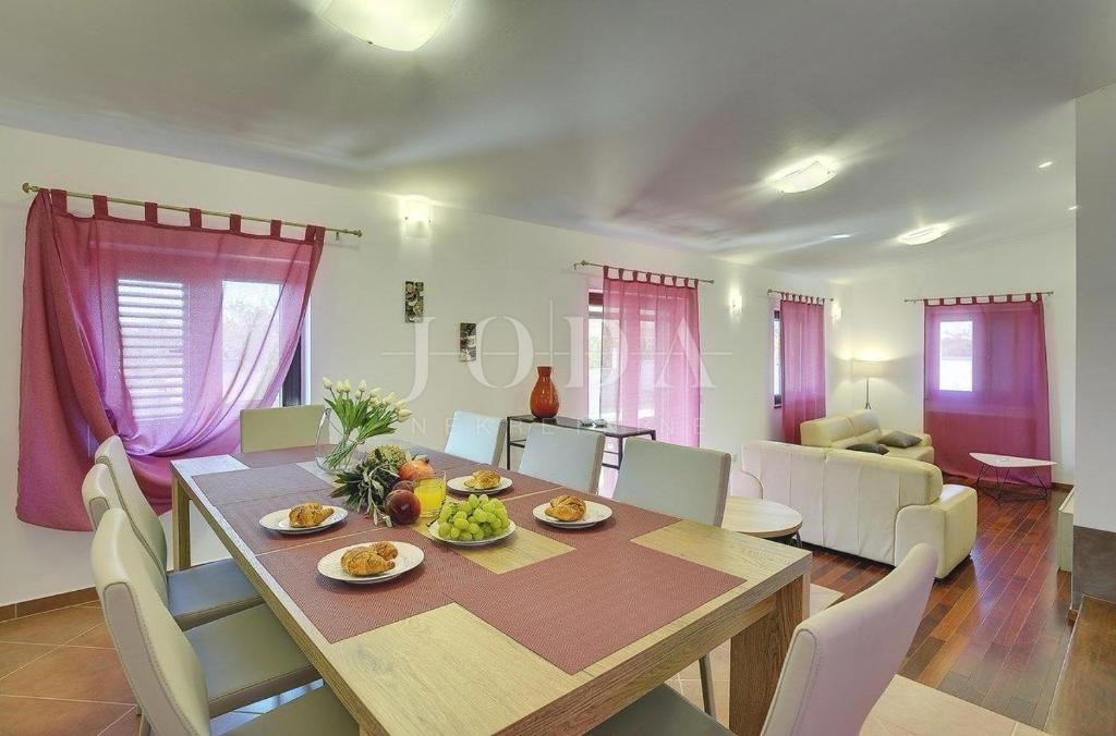 Hiša Monte Magno, Pula, 360m2