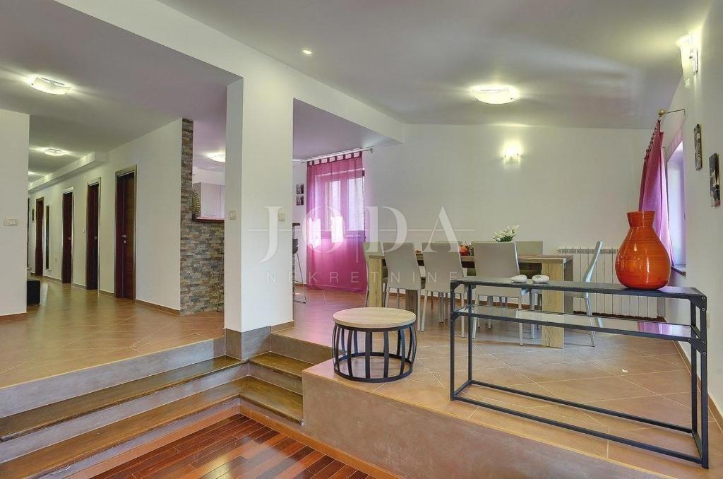 Hiša Monte Magno, Pula, 360m2