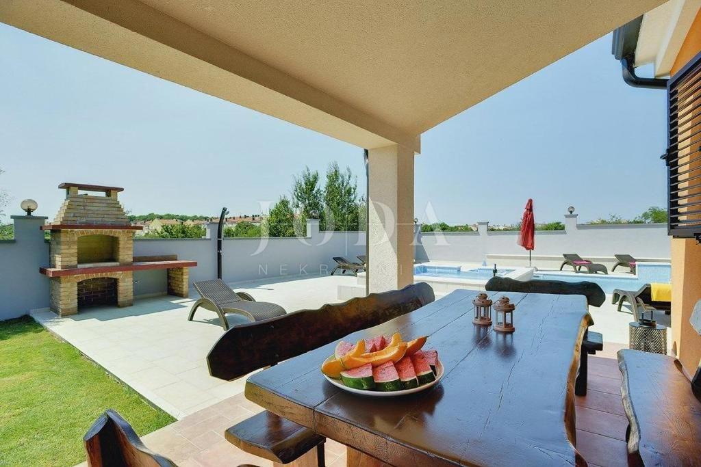 Hiša Monte Magno, Pula, 360m2