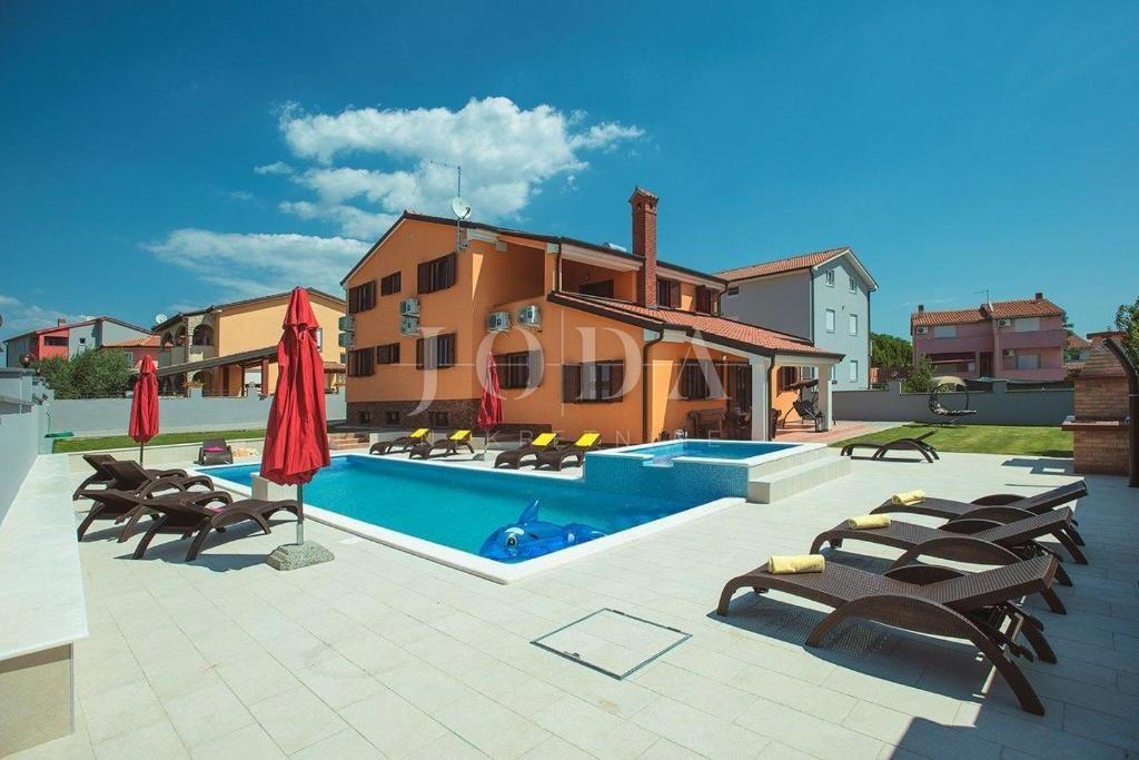 Hiša Monte Magno, Pula, 360m2