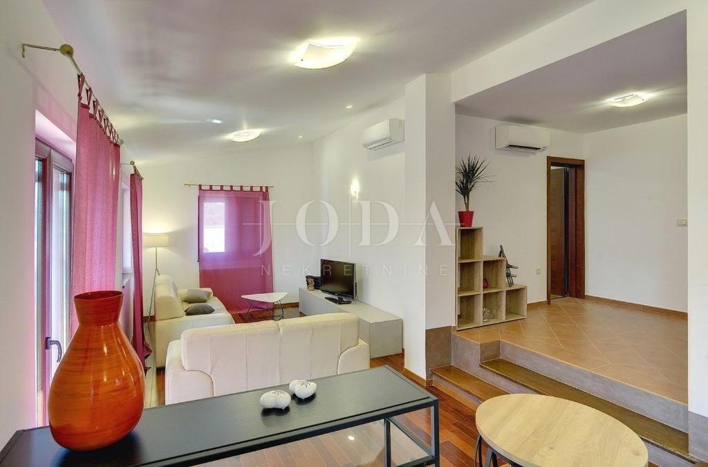 Hiša Monte Magno, Pula, 360m2