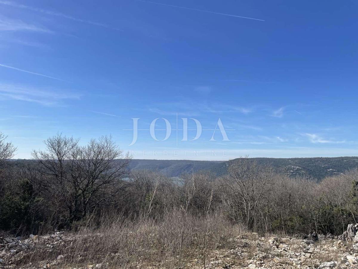 Zemljišče Labin, 975m2