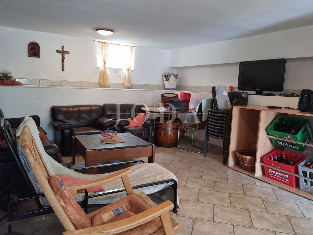 Hiša Novi Vinodolski, 594m2