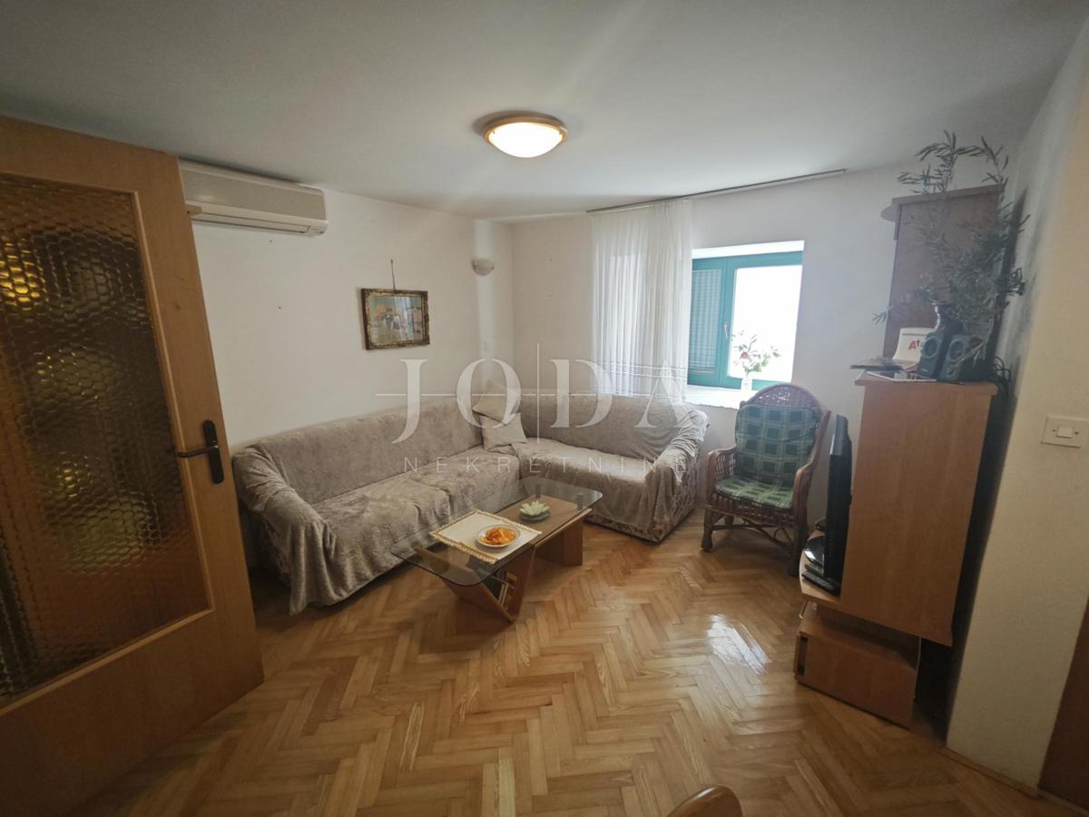Novi Vinodolski, hiša v centru s panoramskim razgledom